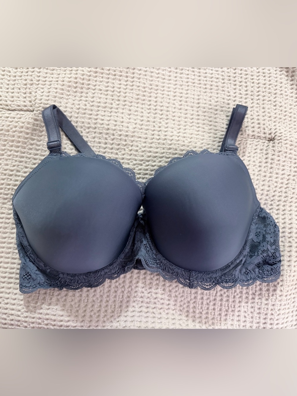 NWOT | Victoria’s Secret | Dream Angels Lace Demi Bra | 38D